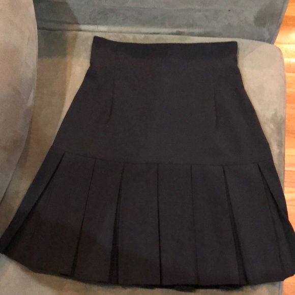 Black pleated skirt - Picture 1 of 1